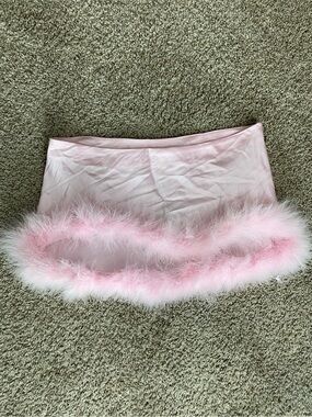 ✨🩷NWT SKIMS Silk Feather Trim Low Rise Mini Skirt Cherry Blossom Size XS🩷